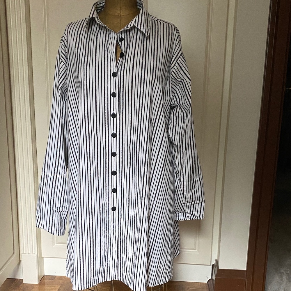 Elegant Black and White Striped Long Sleeve Dress